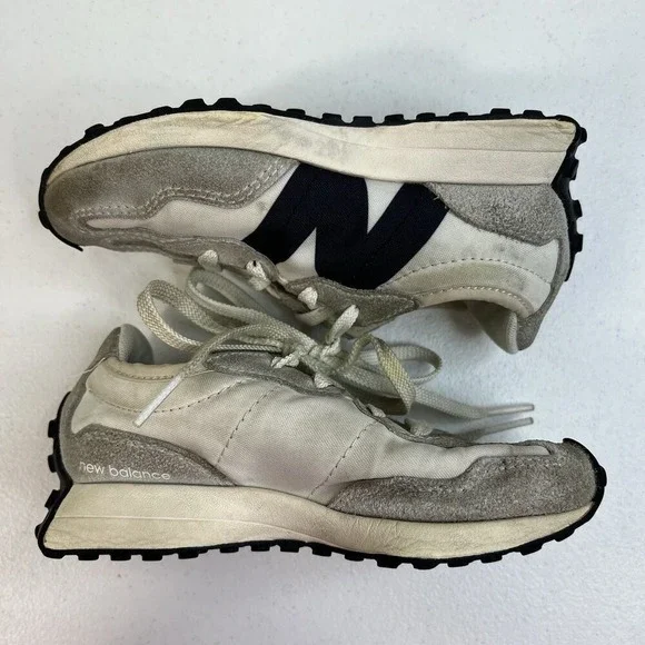 New Balance 327 Girls 11 Sneakers Shoes White Black Logo Lace Up Everyday Play - Picture 2 of 10